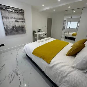 Entire In For Family, Friends And Contractors Holiday home Nottingham