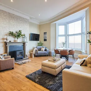 Host & - Salty Bay Apartment