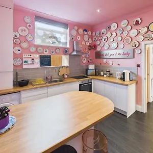Host & - The Artists Pad Apartment